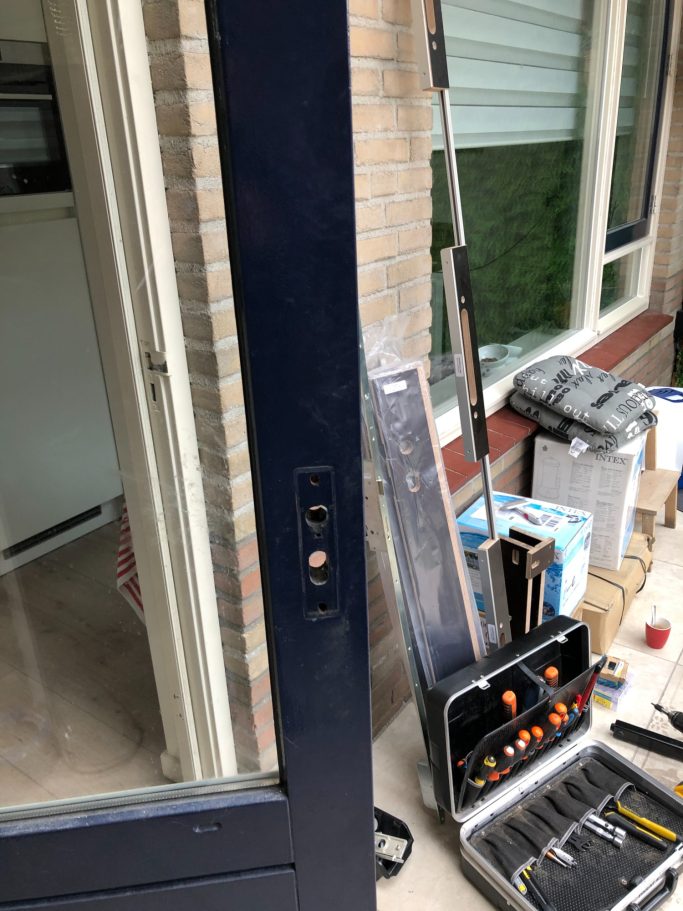 Oud deurbeslag zonder kerntrekbeveiliging is kwetsbaar voor inbrekers.